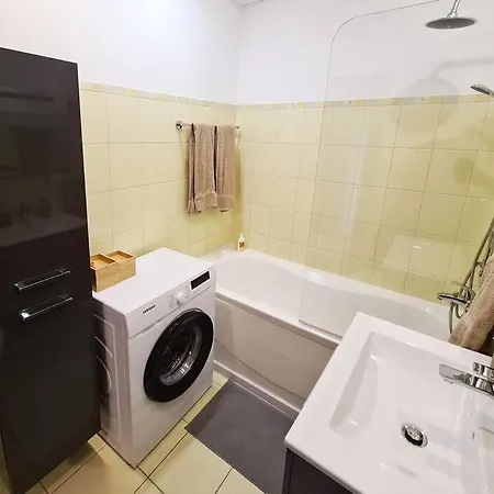 Stylish With Parking & Spacious Balcony شقة ريغا