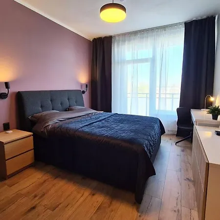 Stylish With Parking & Spacious Balcony شقة