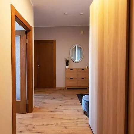 Stylish With Parking & Spacious Balcony ريغا